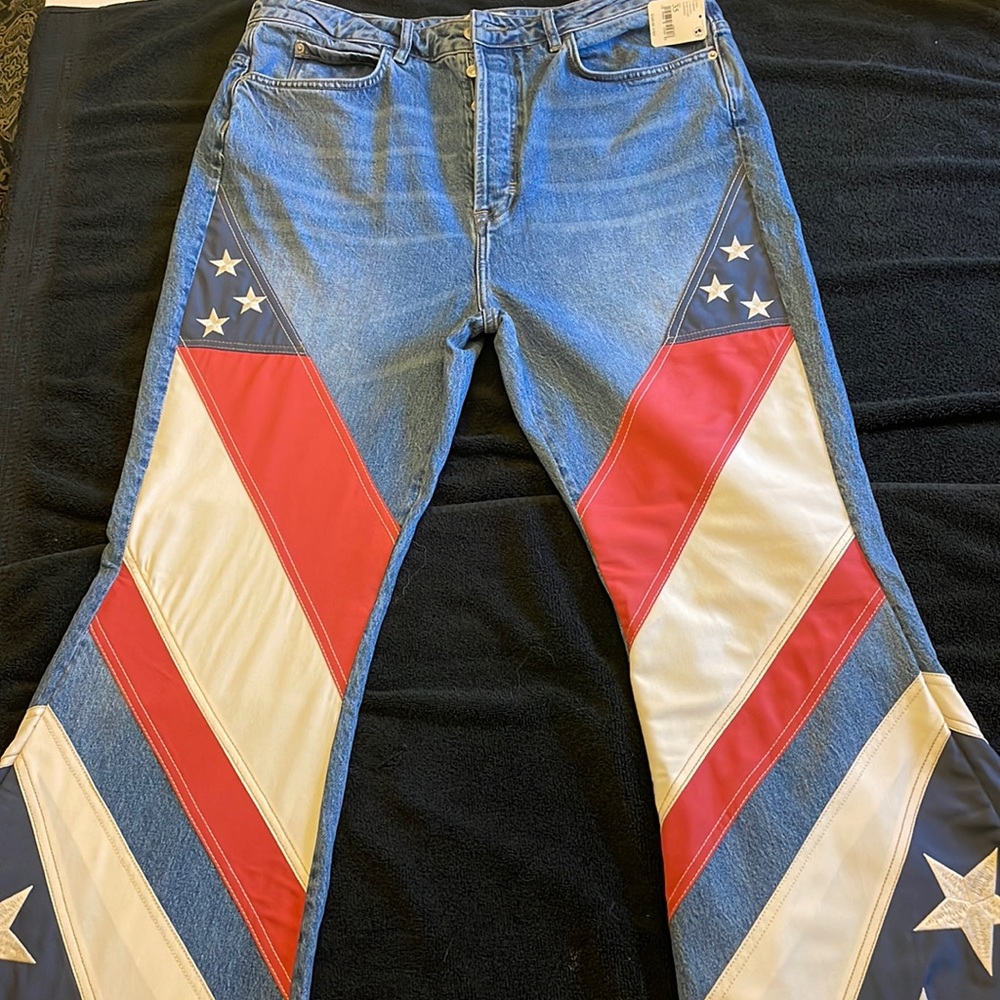 New with tags hard to find women’s jeans